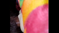 Брюнетка сосет мохнатку спортсменки на деревянном полу и имеет её рельефной секс игрушкой